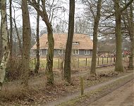donuthuis in harenermolen op een oud boerenerf