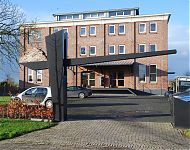 'de eendracht' in burdaard gerenoveerd, met een homeie van ids willemsma