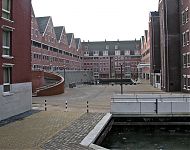 karperbinnenhaven met links de parkeergarage   hoorn
