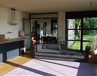 doorzicht naar het oude huis