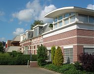 zelfstandig maar ook deel van het bouwblok