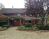 woning op en in een terp te Vrouwbuurt 